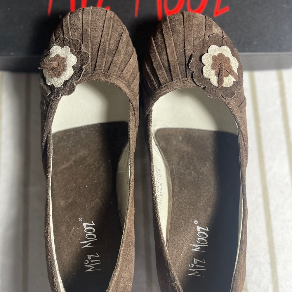 CLEARANCE - ANY 2 PAIRS OF SHOES $35 Mooz Leather flat with flower accent